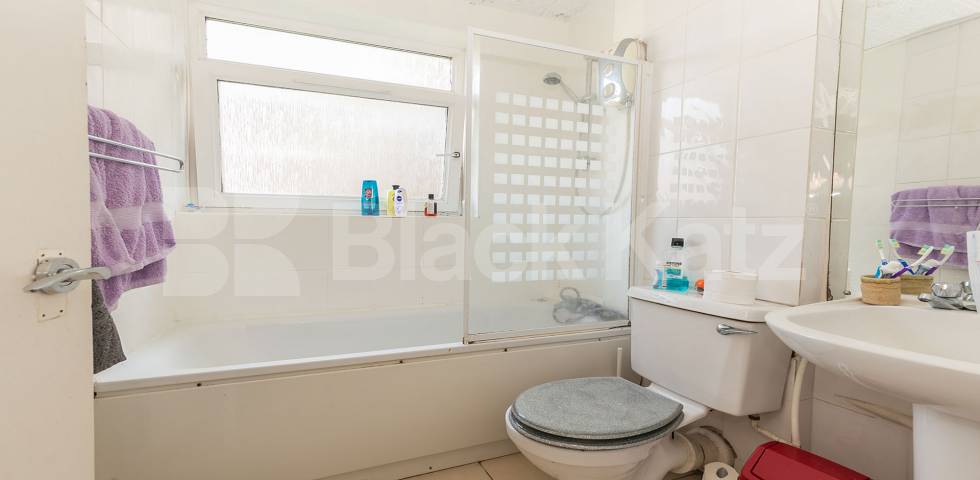 			New Instruction!, 2 Bedroom, 1 bath, 1 reception Flat			 Crouch Hall Road, Crouch End